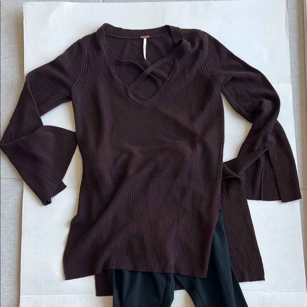 Free People-Women's Dark Brown V-Neck Knit Top with Crisscross Detail. Sz XS.